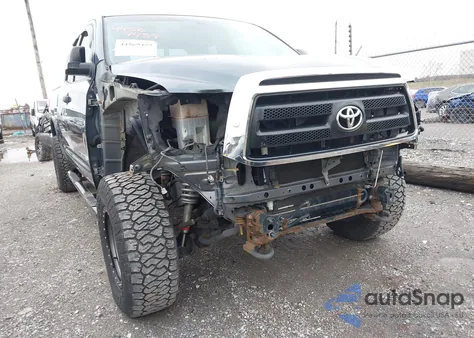 2010 Toyota Tundra Grade 4.6L V8 z USA, uszkodzony, nr VIN 5TFUM5F16AX010351